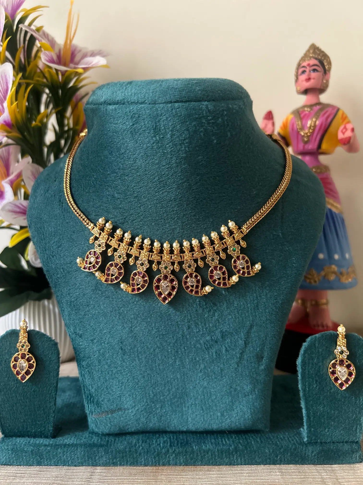 Attigai-Meera Kemp Paisley Choker Necklace Set-Multi