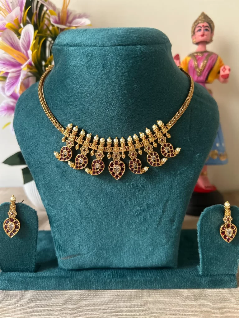 Attigai-Meera Kemp Paisley Choker Necklace Set-Red