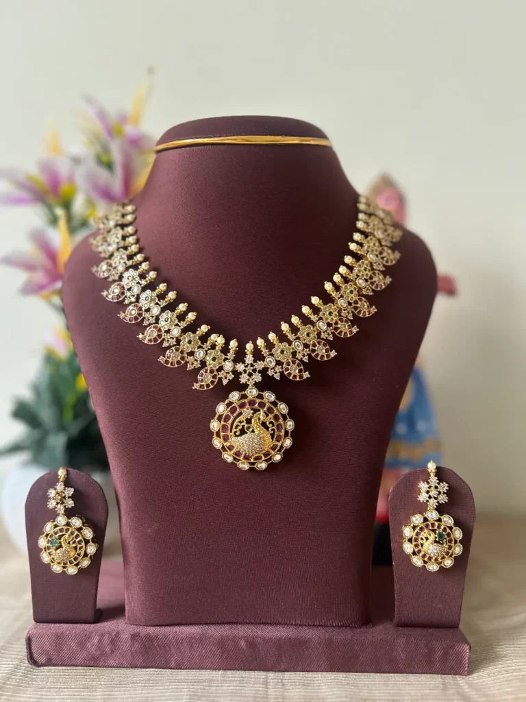 Swan Manga Motif Necklace Set with Pearl Drops